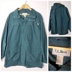 Vintage LL Bean Men's Green Nylon outdoor jacket Excellent condition